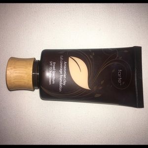 ONLY SWATCHED Tarte Amazonian Clay Foundation
